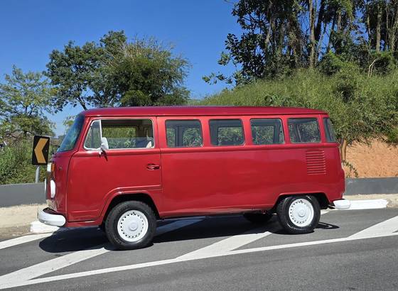 VOLKSWAGEN KOMBI 1.6 MI CARAT 8V GASOLINA 3P MANUAL VOLKSWAGEN KOMBI 1.6 MI CARAT 8V GASOLINA 3P MANUAL